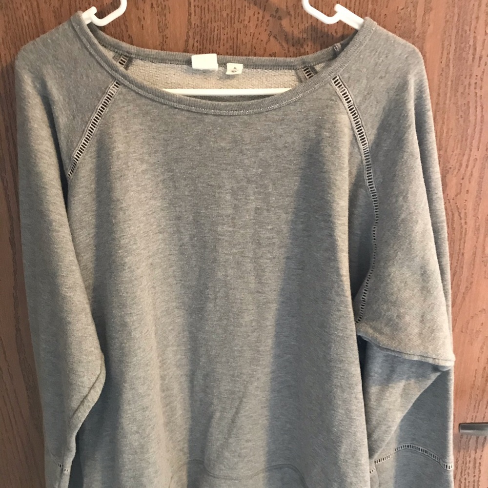 Women’s grey GAP sweater